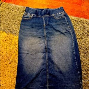 Women’s denim skirt size XS 
Begirl